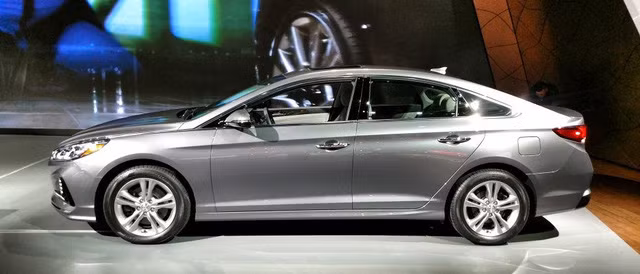 hyundai sonata 2018 ban quoc te trinh lang san sang doi dau toyota camry