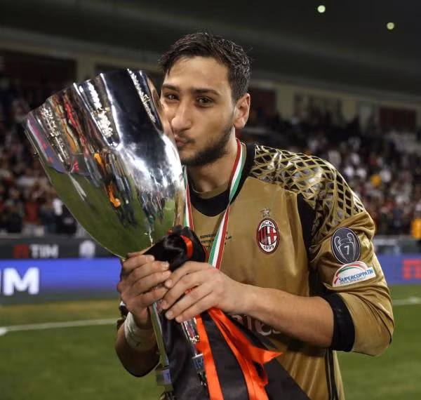 vao tay chu trung quoc dieu gi se den voi ac milan