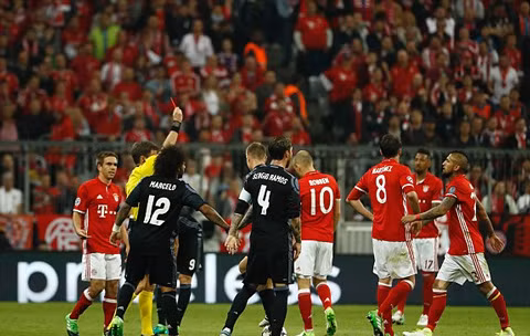 ronaldo lap cu dup real nguoc dong ha bayern