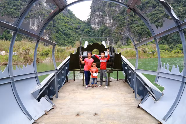 kham pha lang tho dan tren dao dau lau o ninh binh