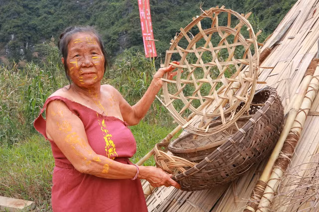 kham pha lang tho dan tren dao dau lau o ninh binh