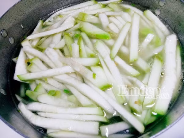 canh bau thit bo vien thanh mat cho mam com cuoi tuan
