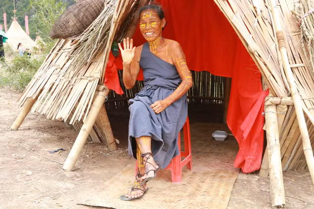 kham pha lang tho dan tren dao dau lau o ninh binh