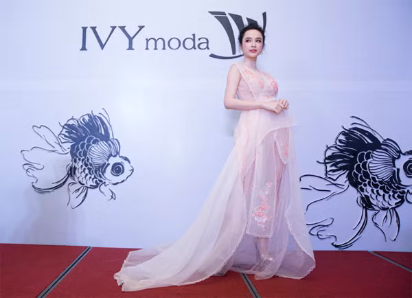 my nhan viet khoe sac tai su kien thoi trang