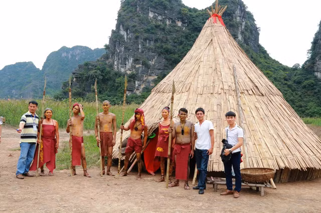 kham pha lang tho dan tren dao dau lau o ninh binh