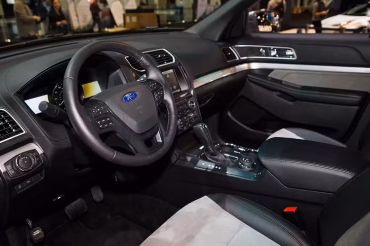 xe ford explorer 2018 sap ra mat co gi moi