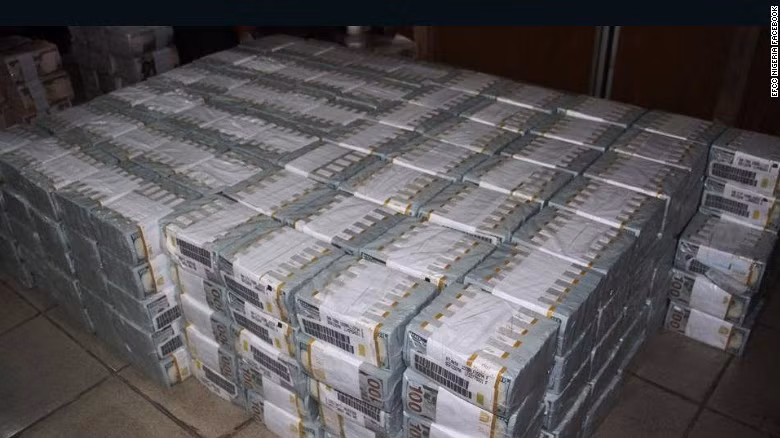 phat hien hon 43 trieu usd tien mat giau trong can ho o nigeria