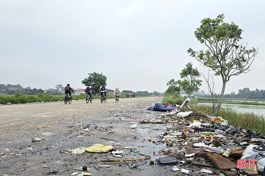 Tuyến đường có nhiều học sinh qua lại.