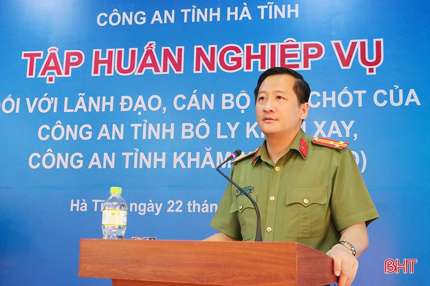Thượng tá Nguyễn Quốc Hùng, phát biểu tại buổi khai giảng lớp tập huấn.JPG