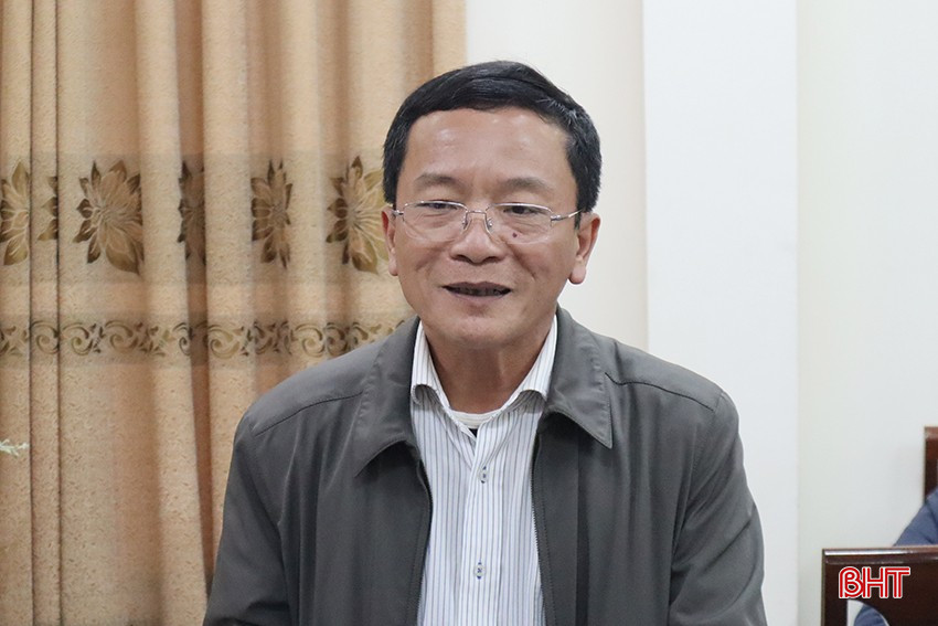 Phó Chủ tịch HĐND tỉnh Trần Văn Kỳ phát biểu tại cuộc làm việc.