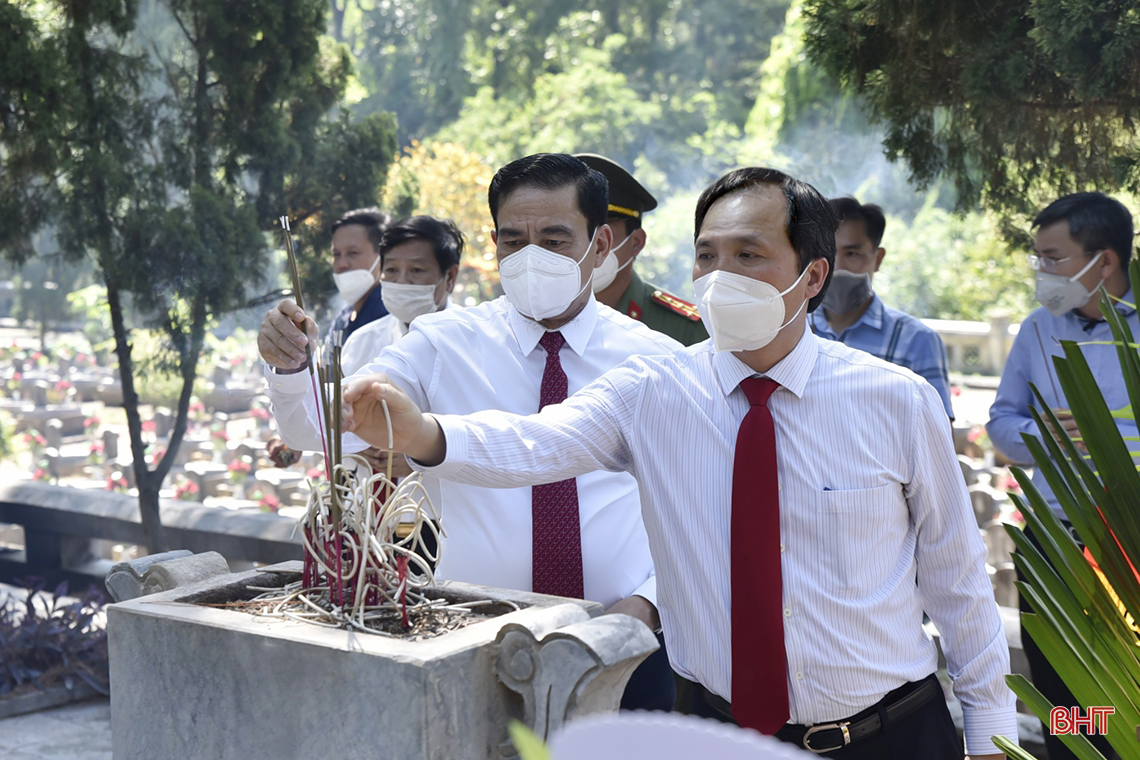 Lãnh đạo tỉnh Hà Tĩnh tri ân các anh hùng, liệt sỹ tại nghĩa trang quốc gia Trường Sơn, Đường 9