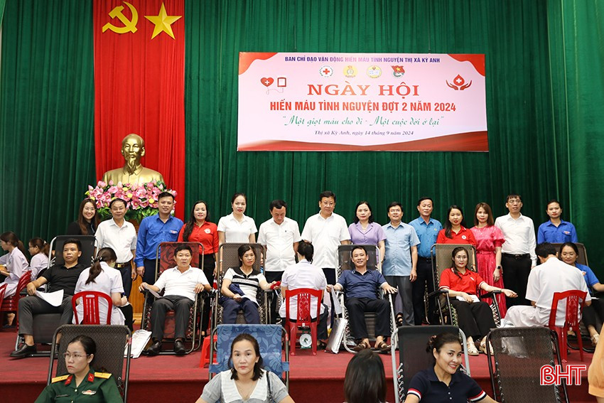 hiến máu 2.jpg