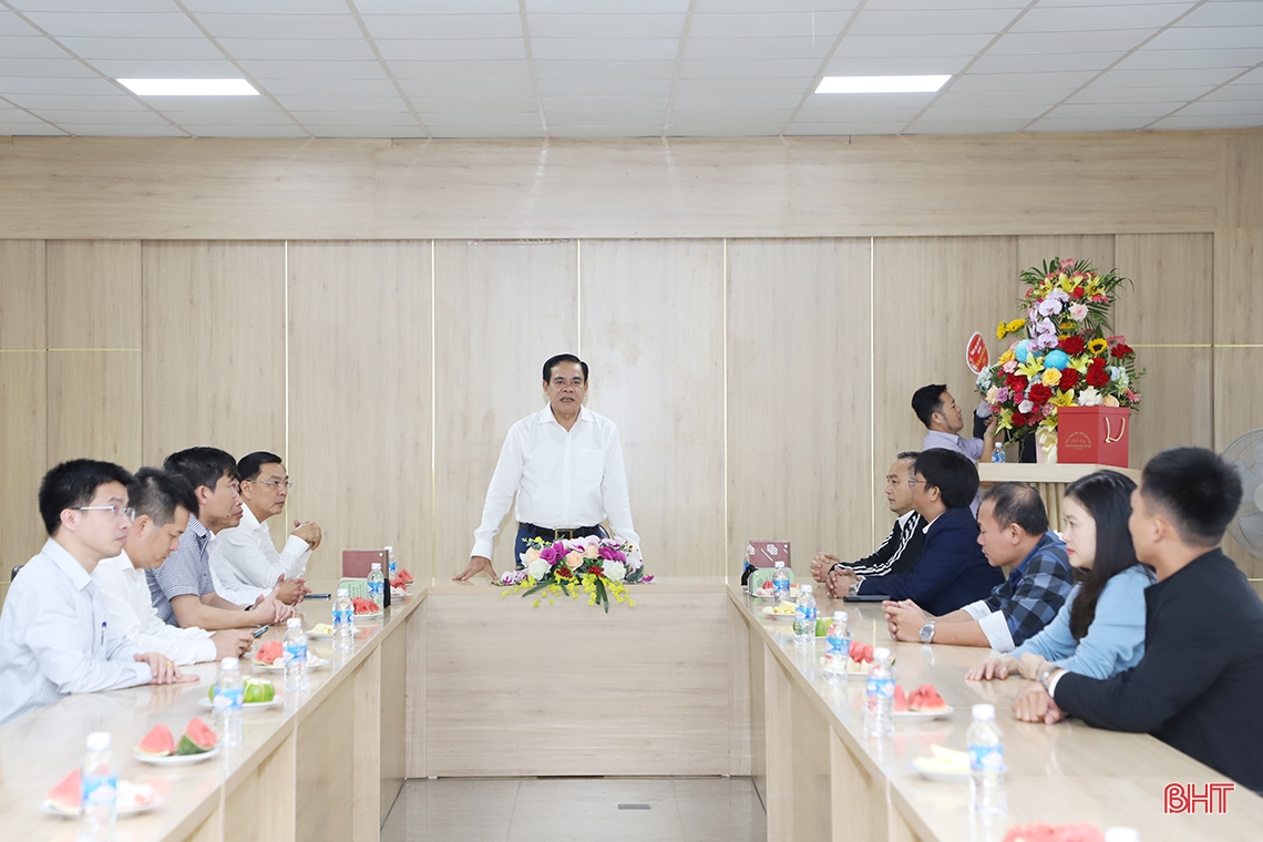Thường trực Tỉnh ủy Hà Tĩnh chúc mừng các doanh nghiệp, doanh nhân