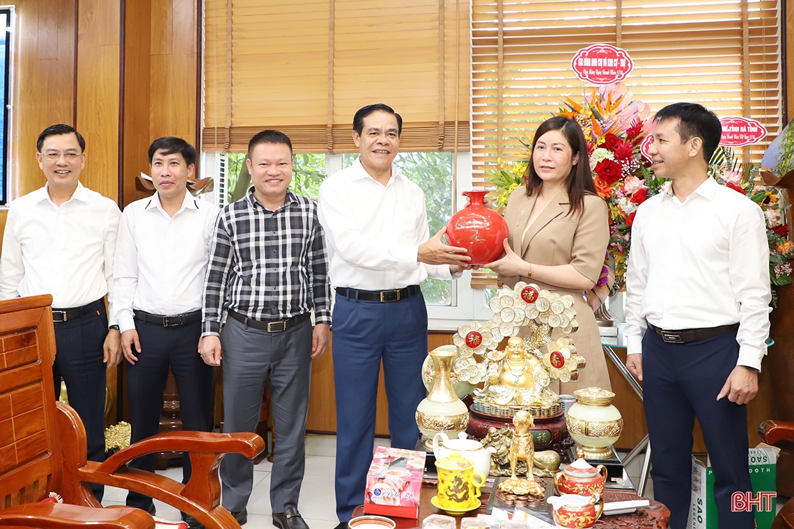 Thường trực Tỉnh ủy Hà Tĩnh chúc mừng các doanh nghiệp, doanh nhân