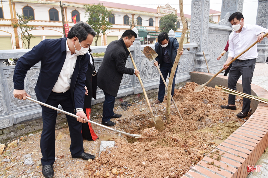 Phó Bí thư Thường trực Tỉnh ủy Hà Tĩnh dự lễ trồng cây đầu năm tại Lộc Hà