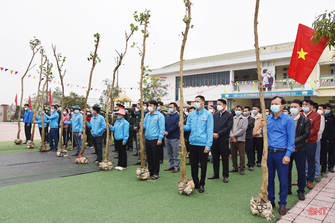 Phó Bí thư Thường trực Tỉnh ủy Hà Tĩnh dự lễ trồng cây đầu năm tại Lộc Hà