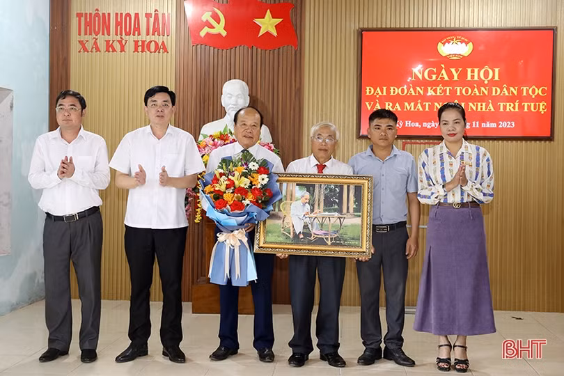 Lãnh đạo Hà Tĩnh dự ngày hội đại đoàn kết tại thị xã Kỳ Anh