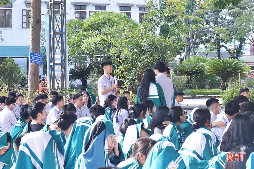 Học sinh Hà Tĩnh hào hứng với phiên tòa giả định