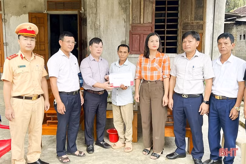 Tiếp tục quan tâm, giúp đỡ gia đình nạn nhân bị tai nạn giao thông