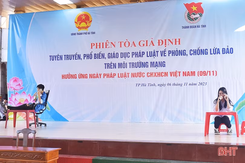 Học sinh Hà Tĩnh hào hứng với phiên tòa giả định