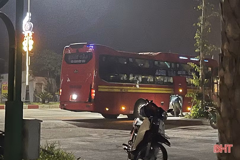 “Xe dù, bến cóc” gây mất an toàn giao thông ở Cẩm Xuyên