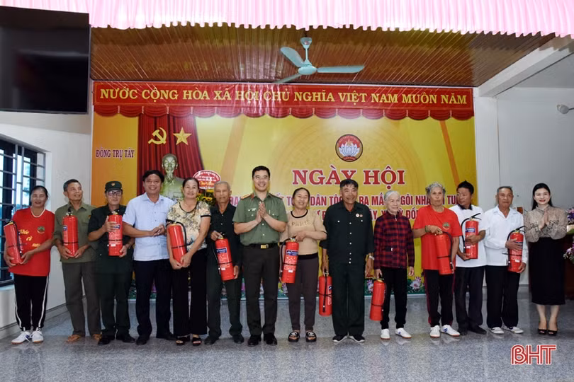 Giám đốc Công an Hà Tĩnh dự Ngày hội Đại đoàn kết ở huyện Kỳ Anh