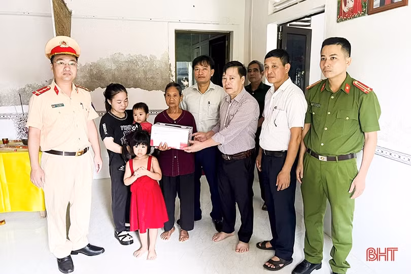 Tiếp tục quan tâm, giúp đỡ gia đình nạn nhân bị tai nạn giao thông