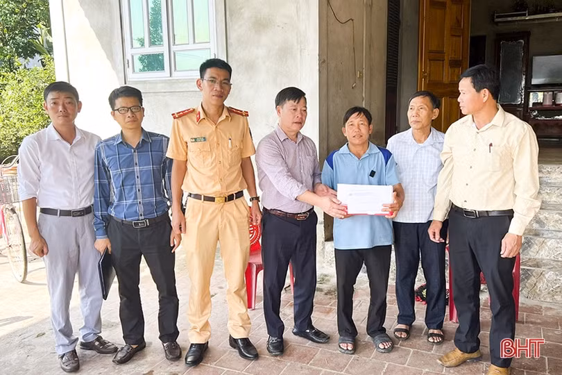 Tiếp tục quan tâm, giúp đỡ gia đình nạn nhân bị tai nạn giao thông