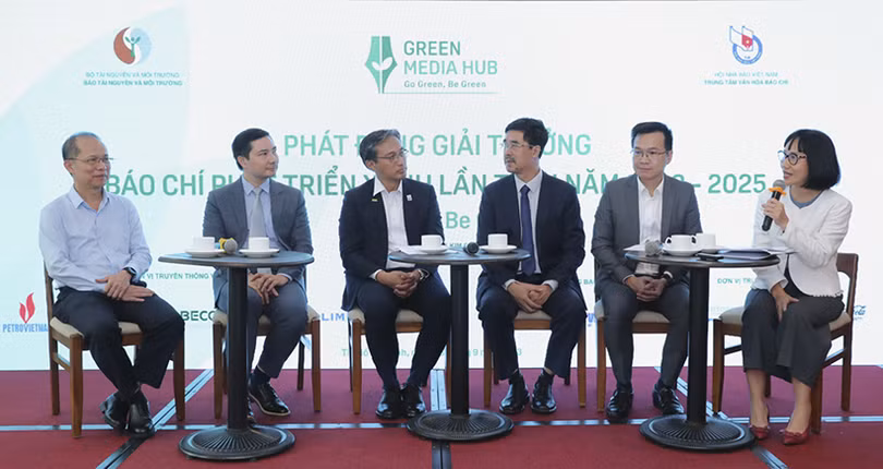 Vinamilk đồng hành cùng chuỗi hoạt động của CLB Báo chí Phát triển Xanh