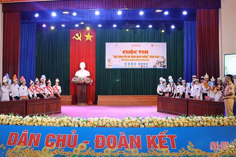 Trường THPT Cẩm Bình nhất cuộc thi Học sinh với an toàn giao thông”