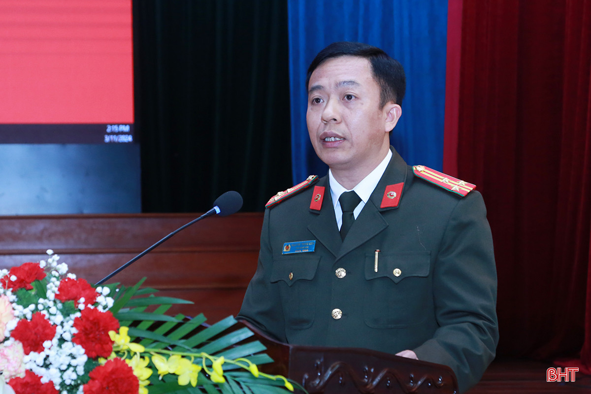 thượng tá Nguyễn Trung Kiên - Phó giám đốc báo cáo kêt quả các mặt công tác.JPG