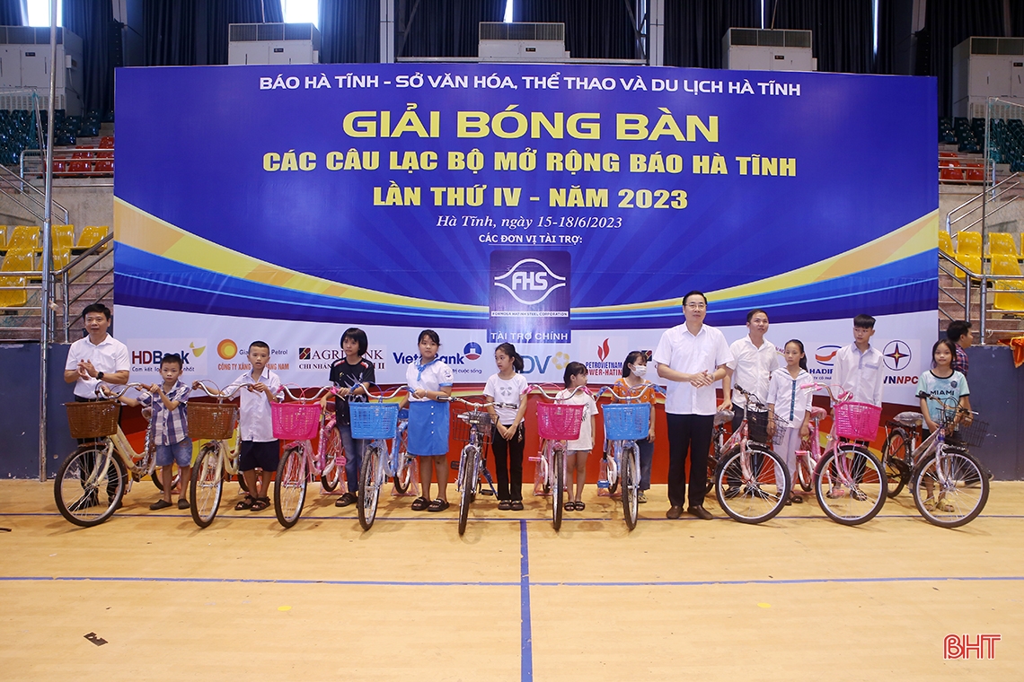 Hơn 270 VĐV tranh tài Giải Bóng bàn các CLB mở rộng Báo Hà Tĩnh