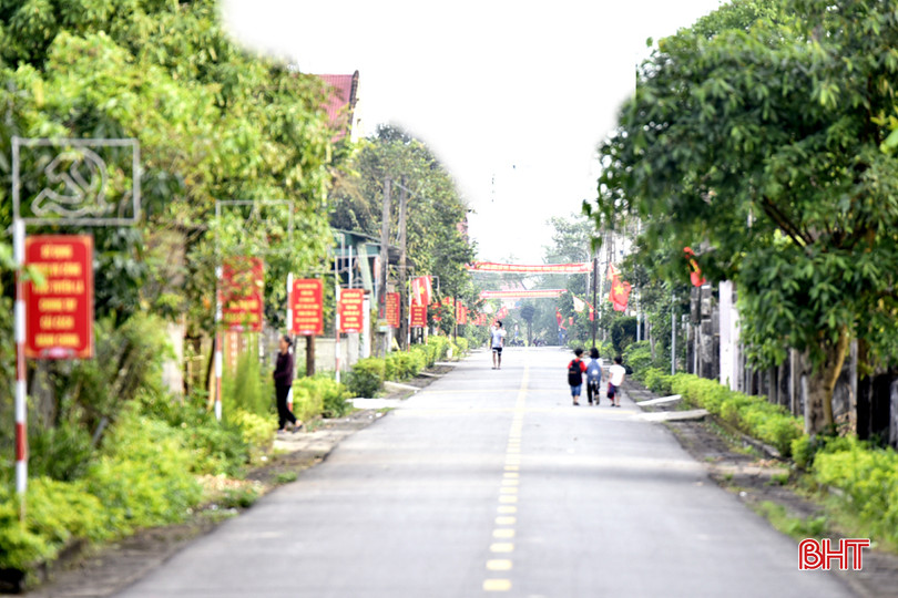 Các trục đường tại các thôn ở xã Thuận Lộc nhựa hóa đảm bảo tiêu chí xanh - sạch - đẹp và sáng.