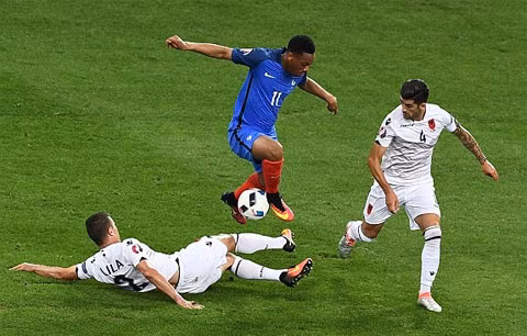 phap 2 0 albania griezmann va payet dua phap vao vong 1 8