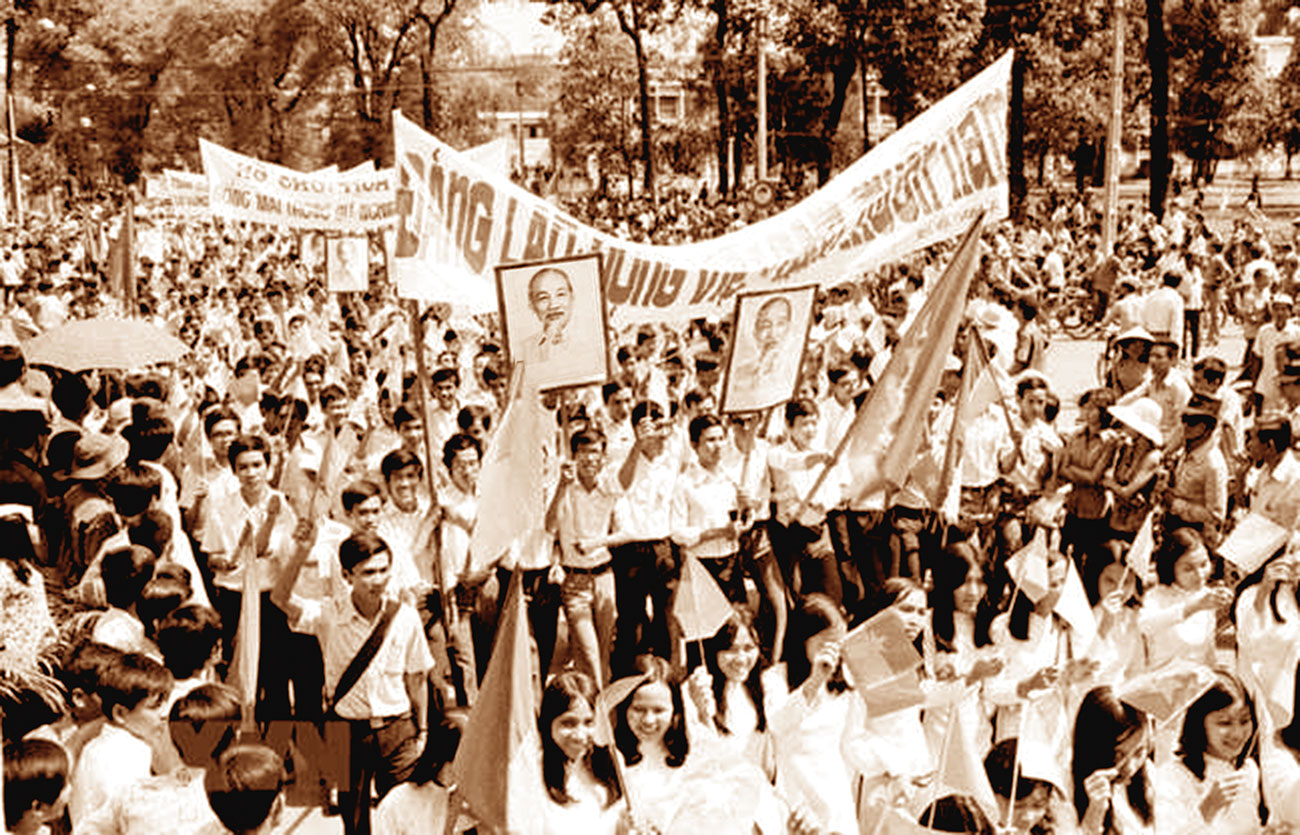 Ngày 15/5/1975, Nhân dân Sài Gòn diễu hành mừng thành phố được giải phóng. Ảnh tư liệu