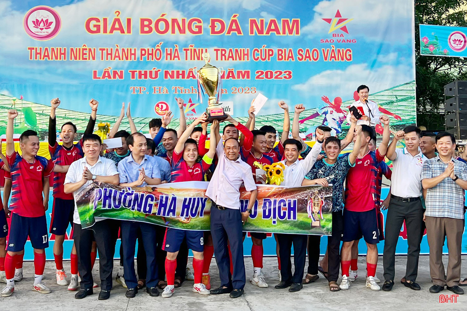 ảnh-cúp-bia-sao-vàng.jpg