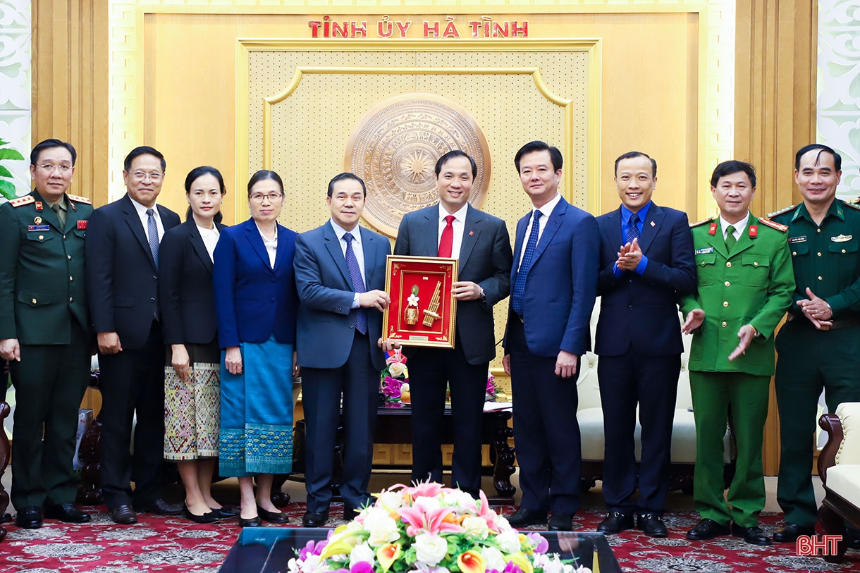 Phát huy vai trò cầu nối giữa huyện với tỉnh, giữa người dân với chính quyền