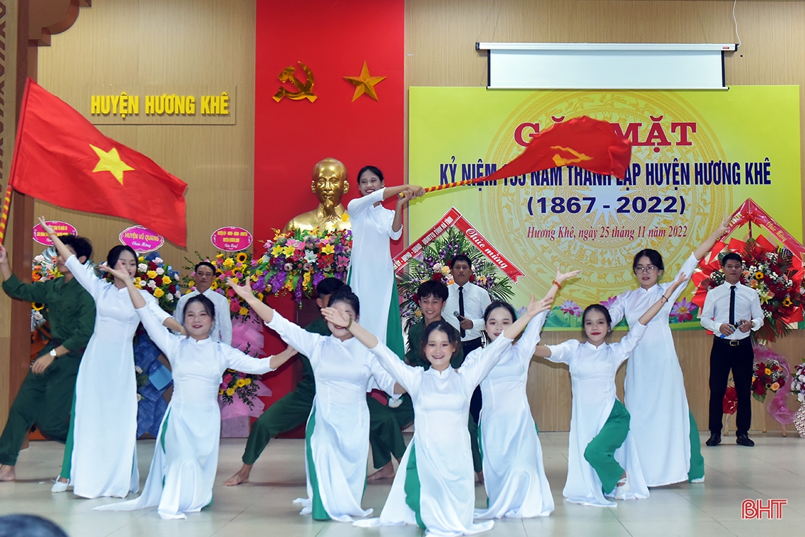Phát huy truyền thống, dồn sức đưa Hương Khê sớm đạt huyện nông thôn mới