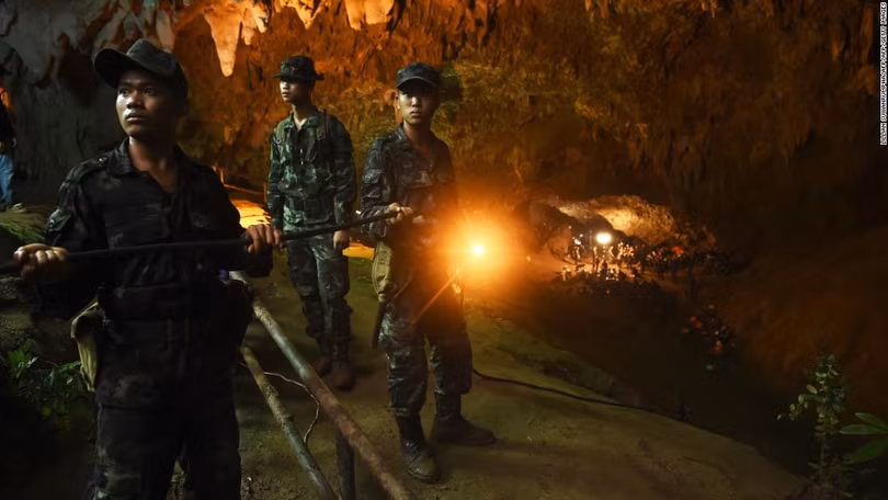 Hành trình chạy đua thời gian tìm kiếm đội bóng thiếu niên Thái Lan mất tích