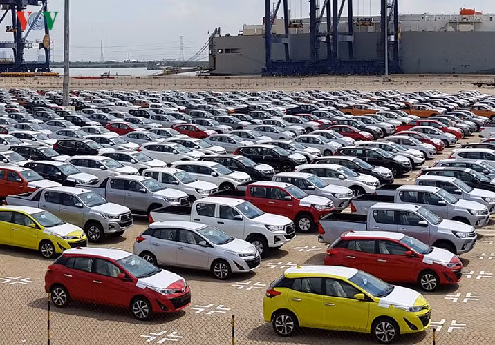 Cận cảnh lô xe Toyota và Mitsubishi miễn thuế đầu tiên về Việt Nam