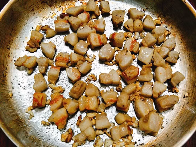 Tóp mỡ lắc muối ớt làm cực dễ, ăn hoài không chán