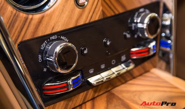 Cận cảnh Rolls-Royce Cullinan chính hãng và những điều ít biết về mẫu SUV nhà giàu giá hơn 32 tỷ