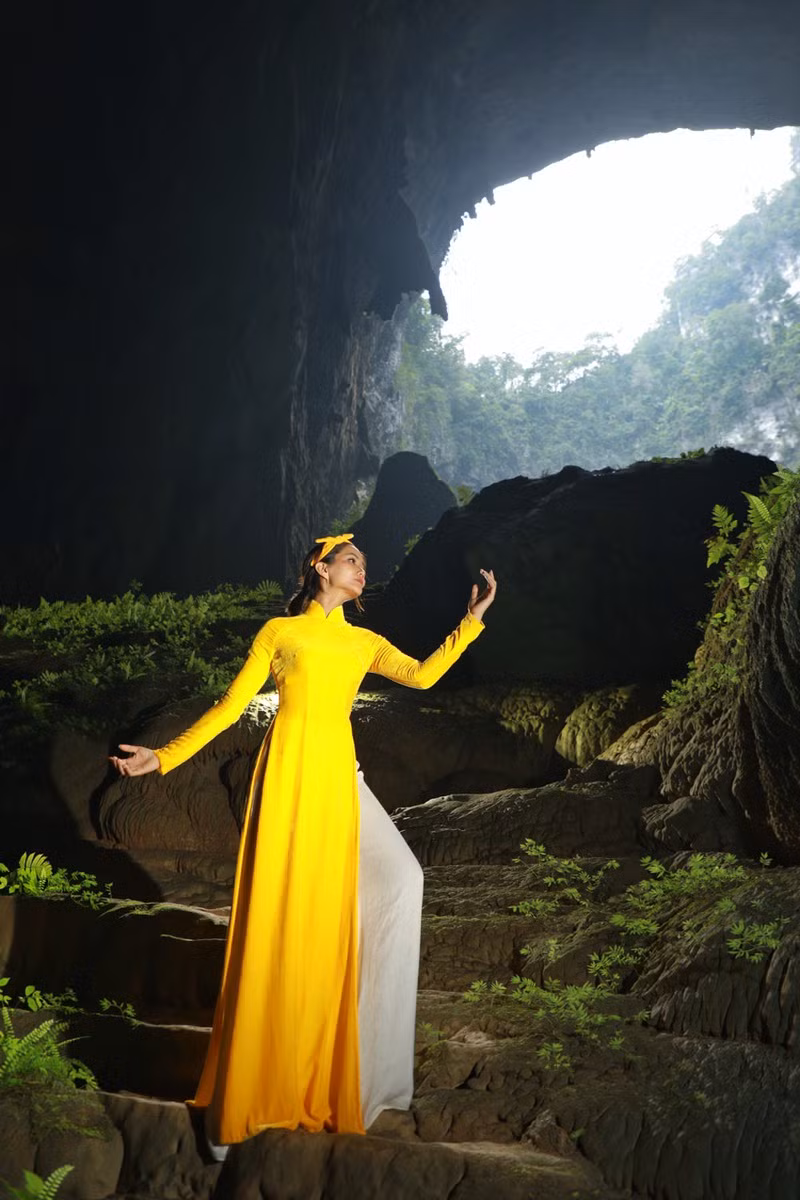 Chiêm ngưỡng bộ ảnh đặc biệt của Hoa hậu HHen Niê tại hang Sơn Đoòng