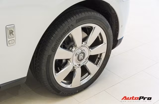 Cận cảnh Rolls-Royce Cullinan chính hãng và những điều ít biết về mẫu SUV nhà giàu giá hơn 32 tỷ