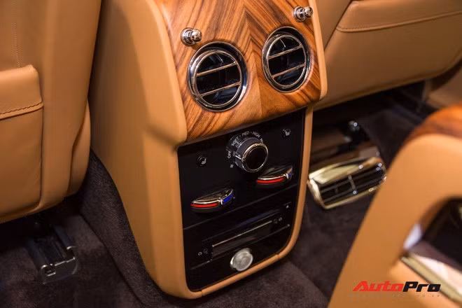 Cận cảnh Rolls-Royce Cullinan chính hãng và những điều ít biết về mẫu SUV nhà giàu giá hơn 32 tỷ