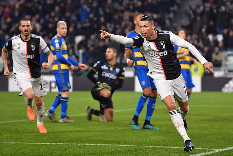 Tuổi 35, Ronaldo vẫn là cây săn bàn đáng sợ 