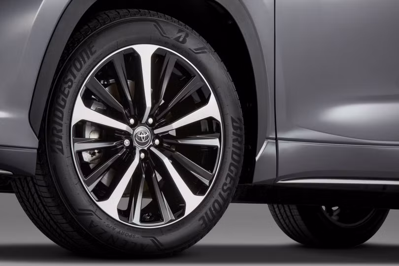 Toyota Highlander XSE 2021 ra mắt với diện mạo đậm chất thể thao