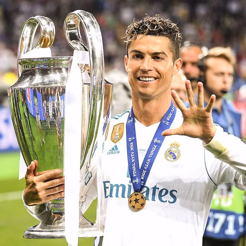 Tuổi 35, Ronaldo vẫn là cây săn bàn đáng sợ 