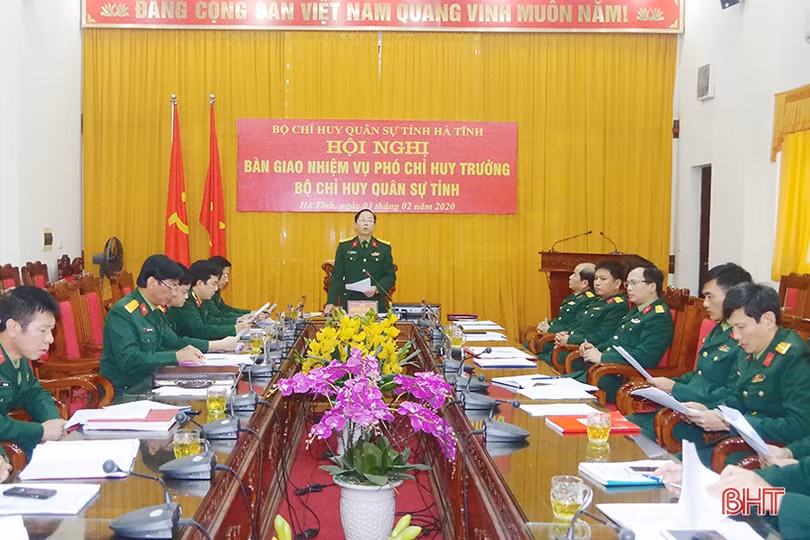 Bàn giao chức danh Phó Chỉ huy trưởng Bộ CHQS Hà Tĩnh