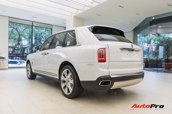 Cận cảnh Rolls-Royce Cullinan chính hãng và những điều ít biết về mẫu SUV nhà giàu giá hơn 32 tỷ